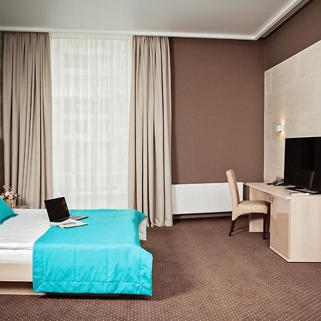 לוצק Hotel Versailles מראה חיצוני תמונה