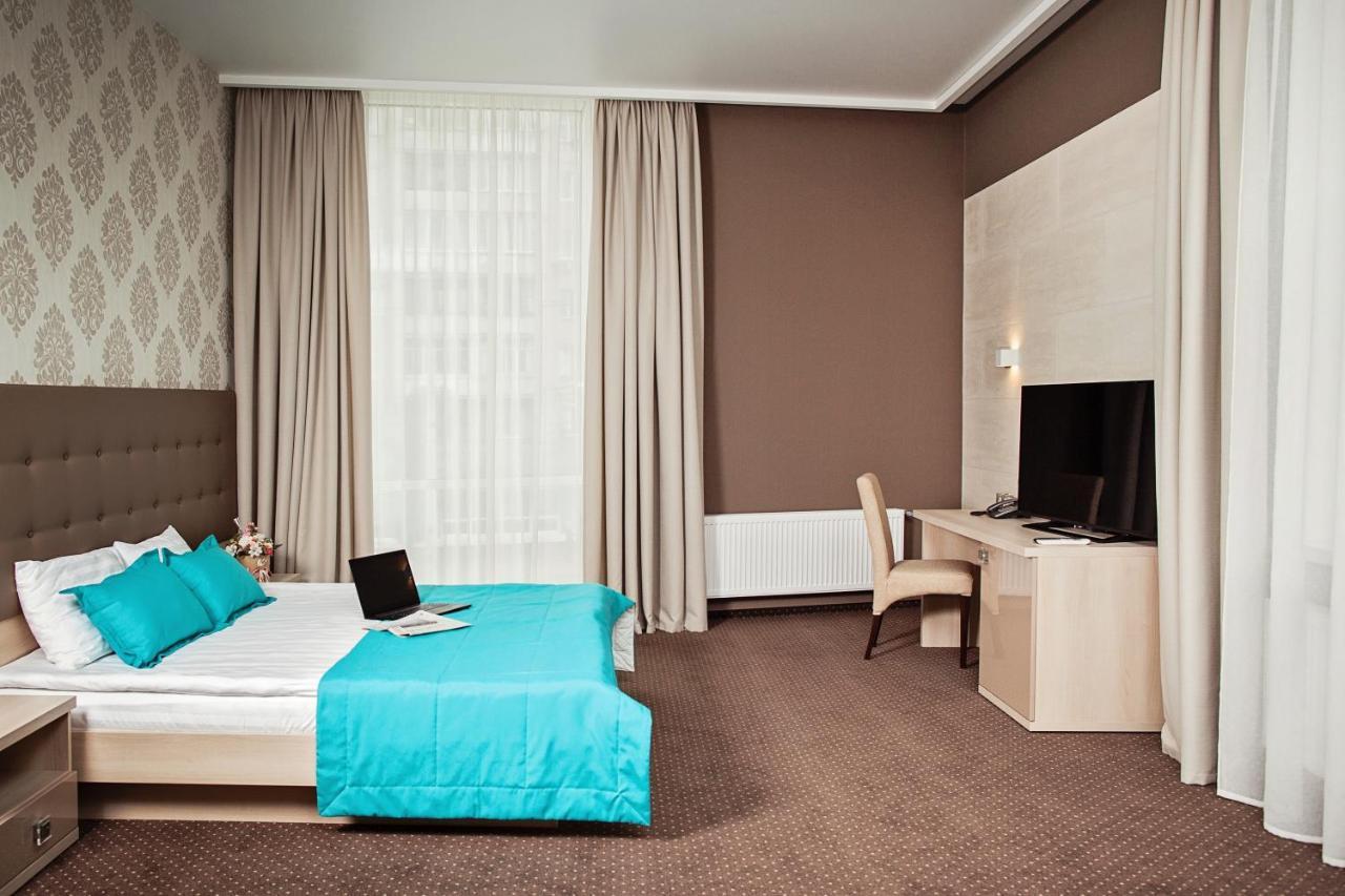 לוצק Hotel Versailles מראה חיצוני תמונה