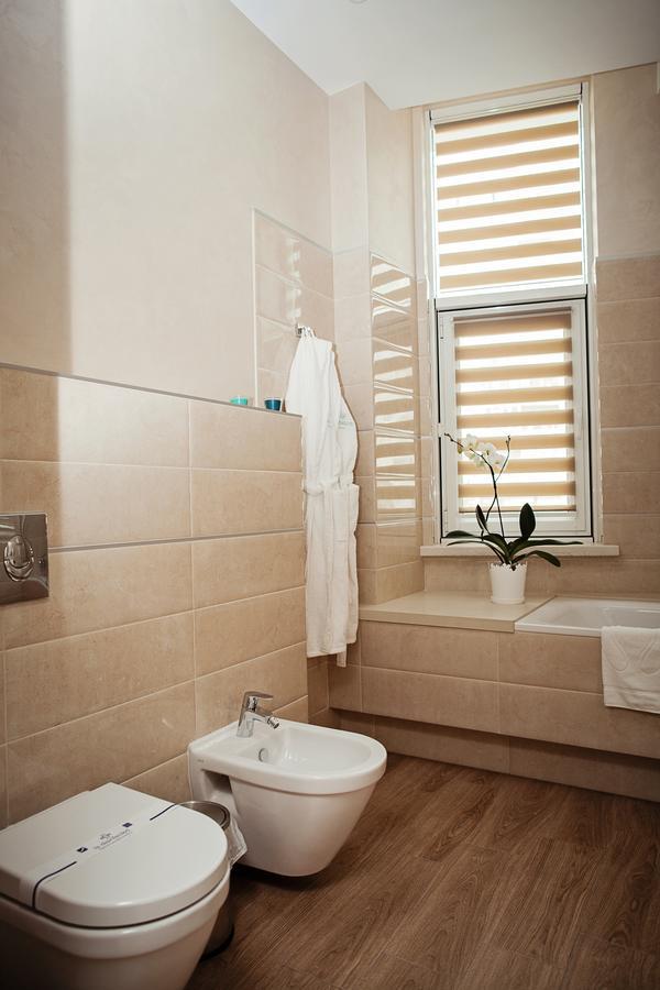 לוצק Hotel Versailles מראה חיצוני תמונה
