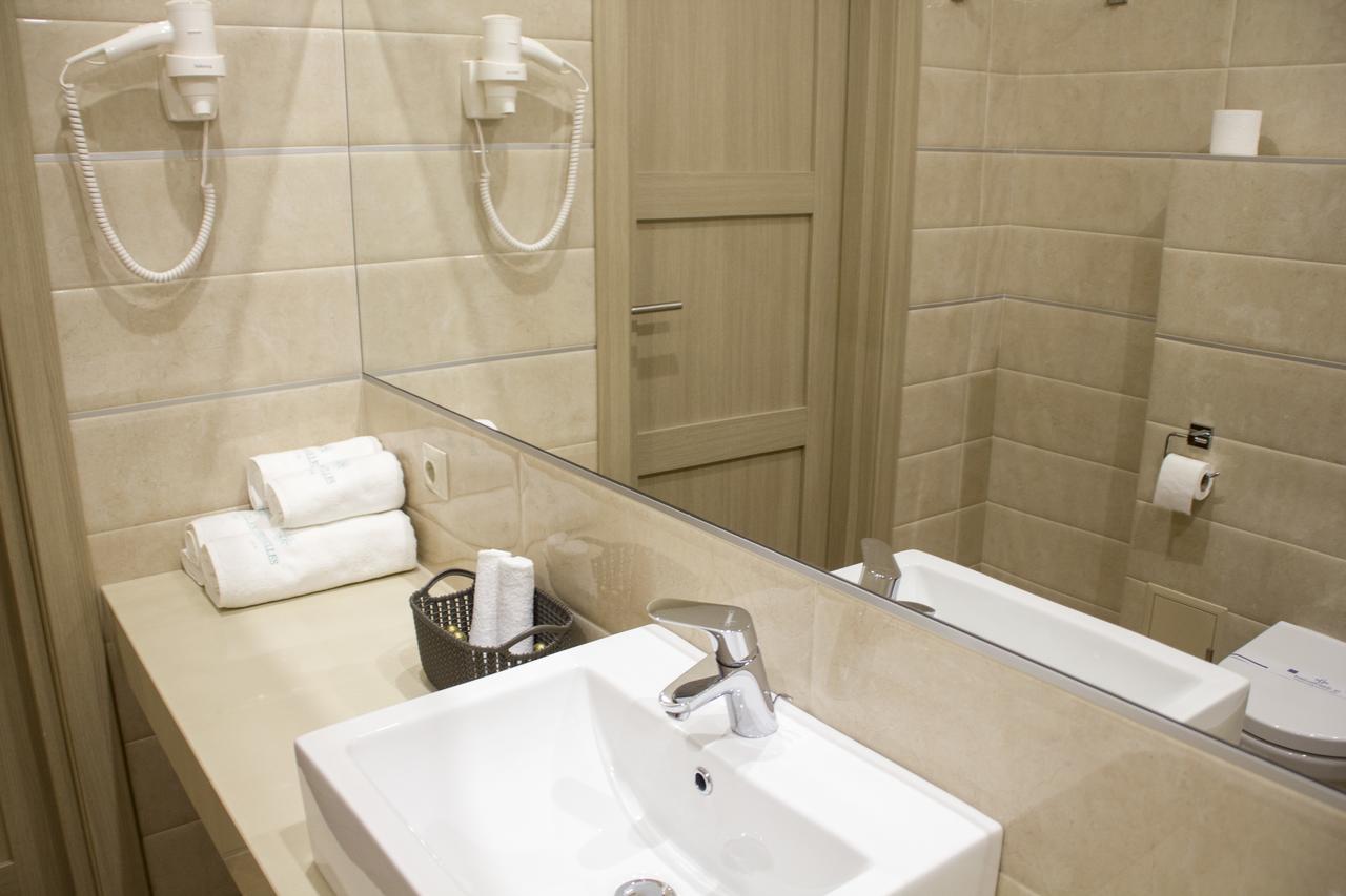 לוצק Hotel Versailles מראה חיצוני תמונה