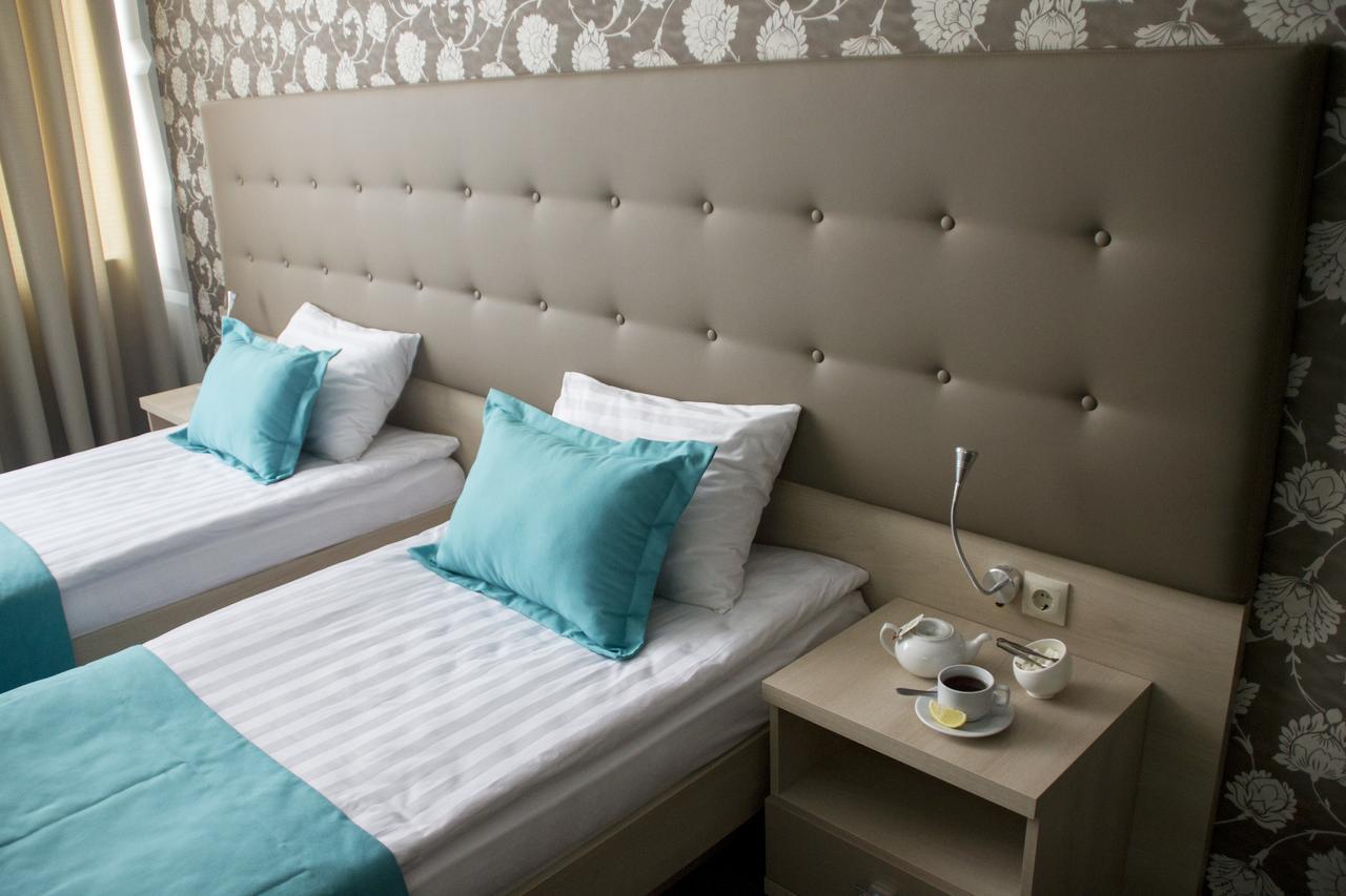 לוצק Hotel Versailles מראה חיצוני תמונה
